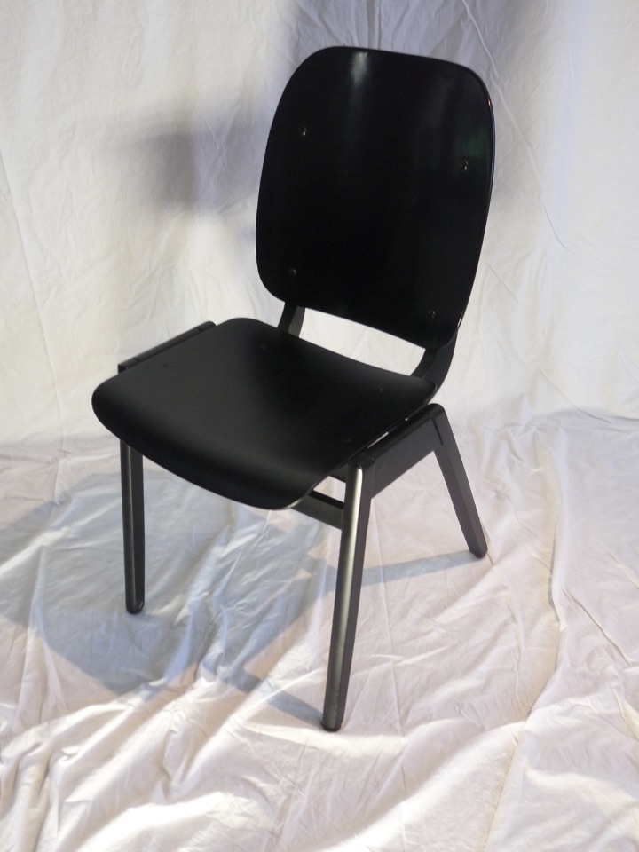 Noir intégral   250€